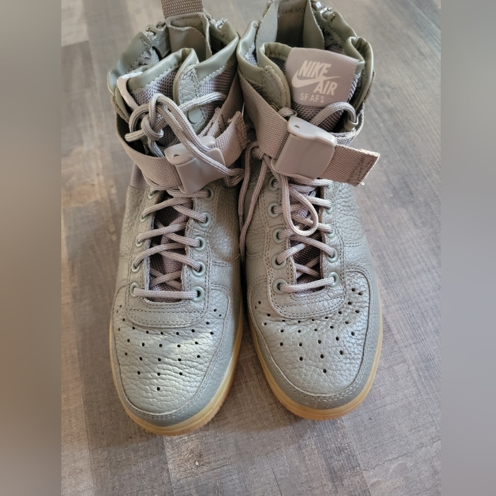 Nike SF Air Force 1 Mid size 6.5